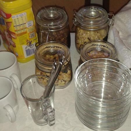 Tiffan'S Pinceszet Es Panzio Hotel Villany Bagian luar foto