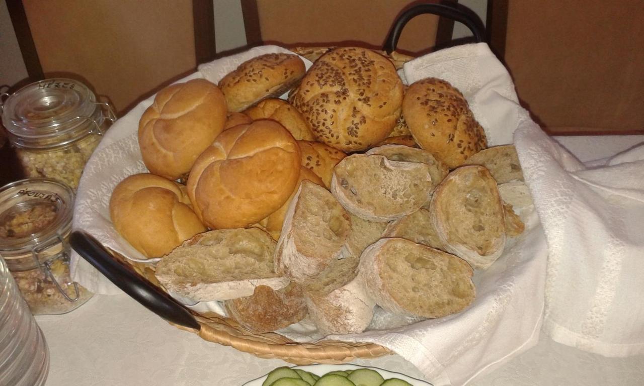 Tiffan'S Pinceszet Es Panzio Hotel Villany Bagian luar foto