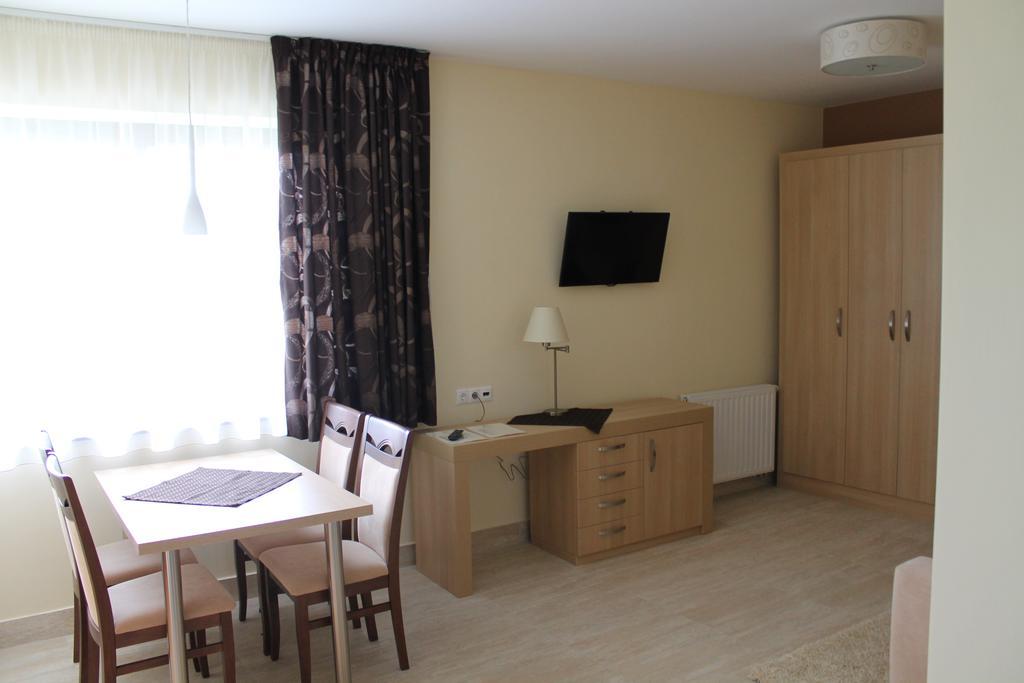 Tiffan'S Pinceszet Es Panzio Hotel Villany Bagian luar foto