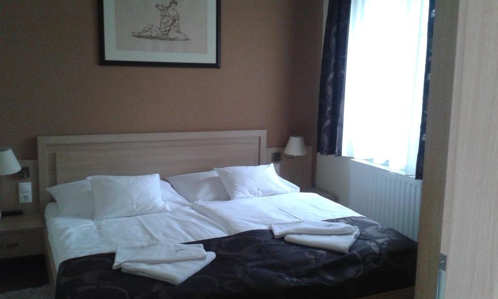 Tiffan'S Pinceszet Es Panzio Hotel Villany Bagian luar foto